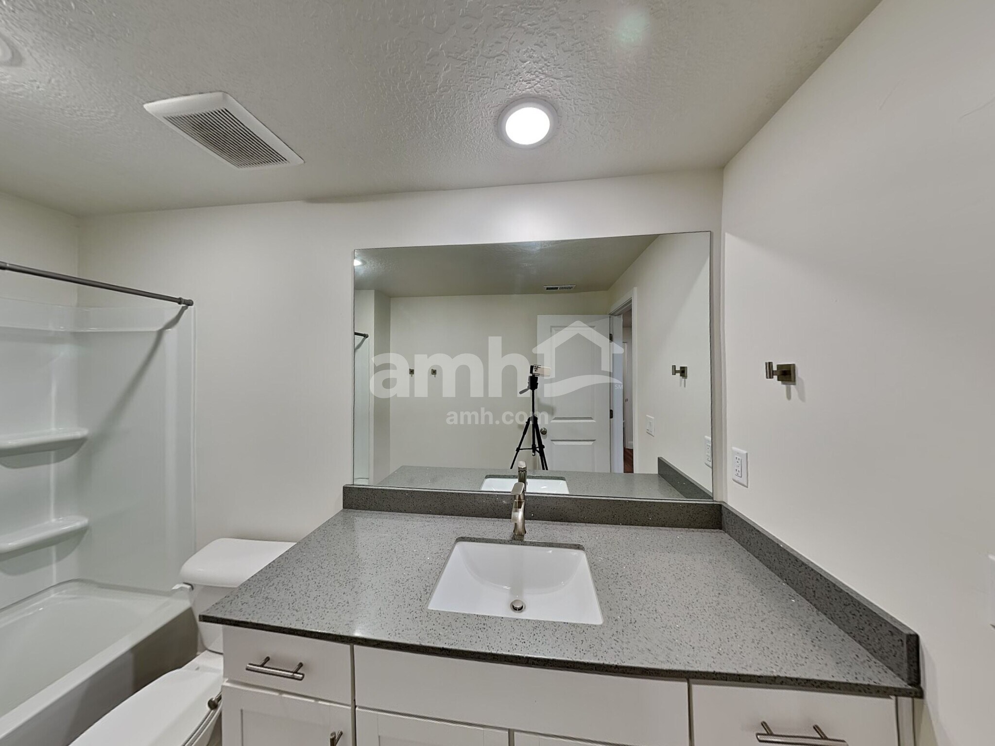 Building Photo - 6094 S Jordan Pkwy W