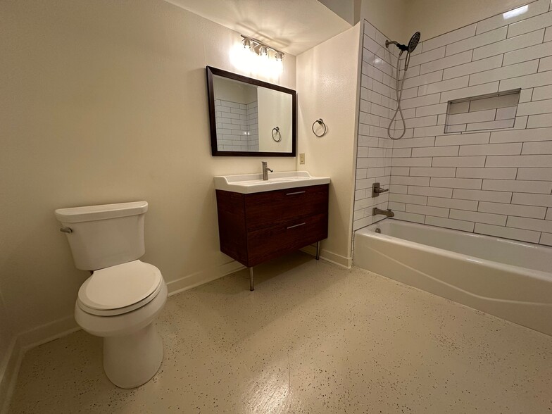 Building Photo - 715 Sherman St