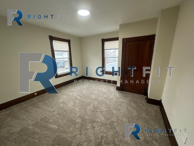 Building Photo - Freshly Renovated Home in Miamisburg