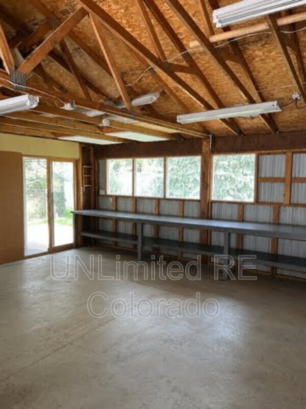 Building Photo - 410 Comanche St