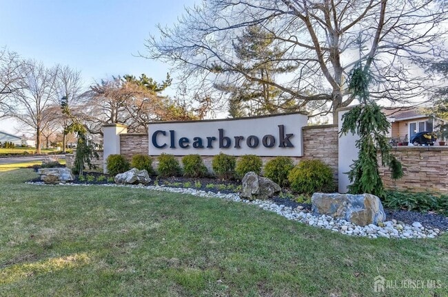 Building Photo - 368 Metuchen Dr