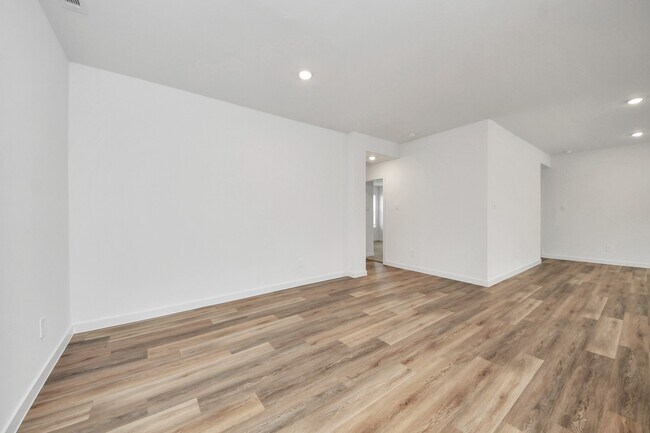 Building Photo - 9035 Rose Water Trl