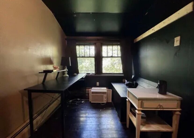 Building Photo - 608 Sutherland St