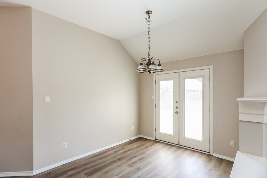 Building Photo - 9113 Nightingale Dr