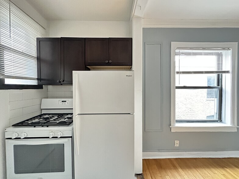 Building Photo - 1321.5 W Estes Ave