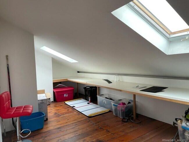 Building Photo - 92 William St