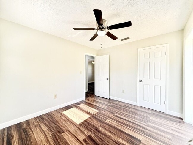 Building Photo - 1221 Jewel Ave