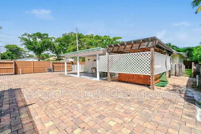 Building Photo - 244 Greymon Dr