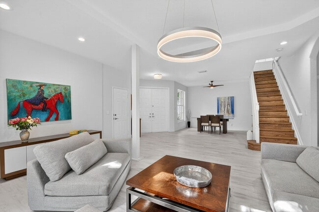 Building Photo - 1605 E Classical Blvd