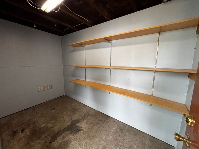 Building Photo - 1 Bed 1 Bath Home Located in Eureka!