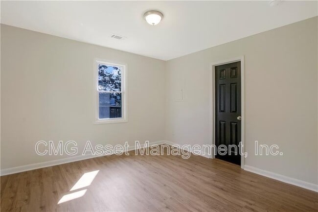 Building Photo - 551 Valley Hill Rd SE