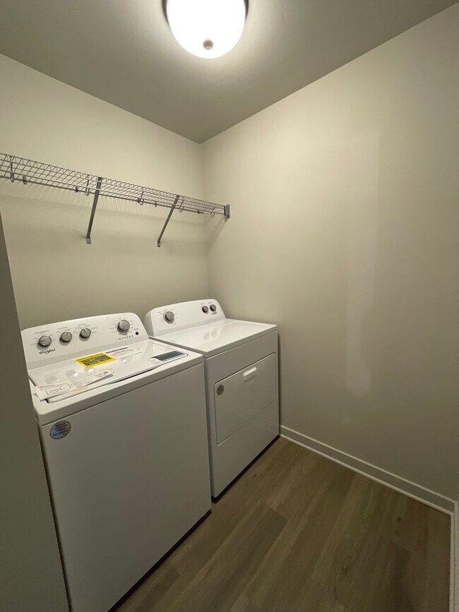 Building Photo - Townhome in Dry Canyon Community in NW Red...
