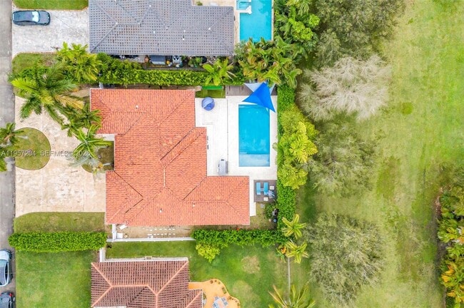 Building Photo - 1080 NE 104th St