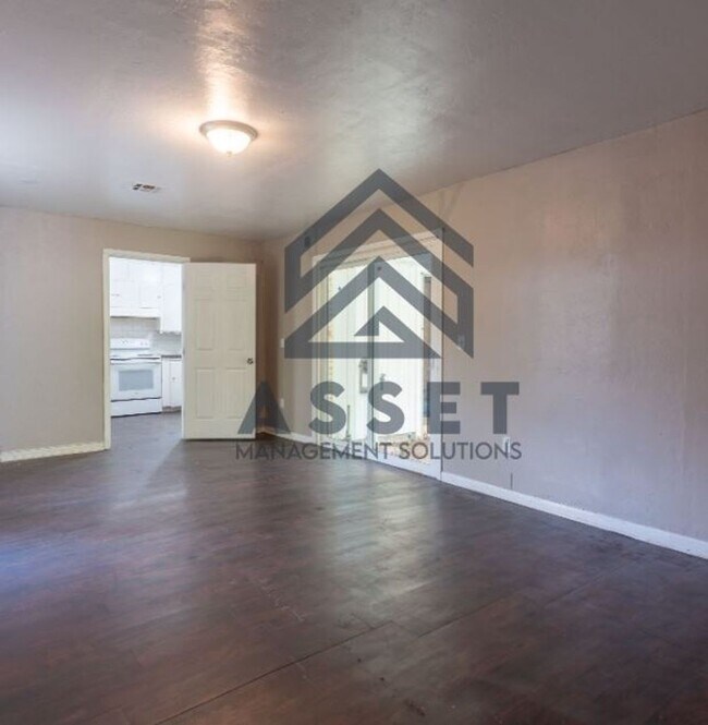 Building Photo - 316 E Harmon Dr