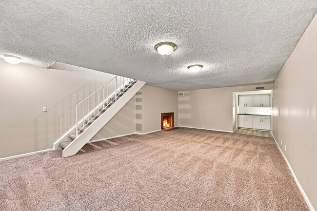Building Photo - $2,440.95, 2 Beds - 3 Bath, Single Family Home in Littleton with Brand New Appliances!