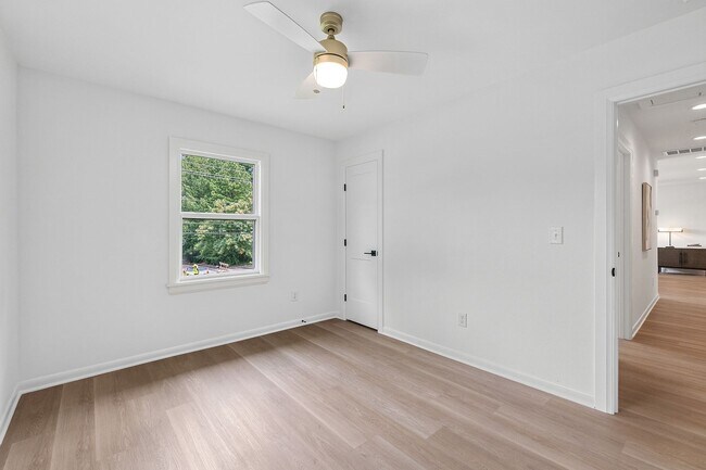 Building Photo - 420 Peyton St