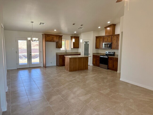 Building Photo - Brand New home in Wellton - 3 Bedrooms 2 Bath