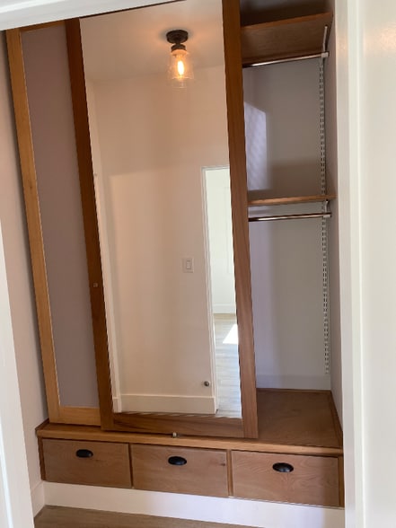 Building Photo - 6071 Lexington Ave