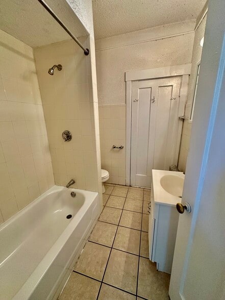 Building Photo - 74 Egmont St