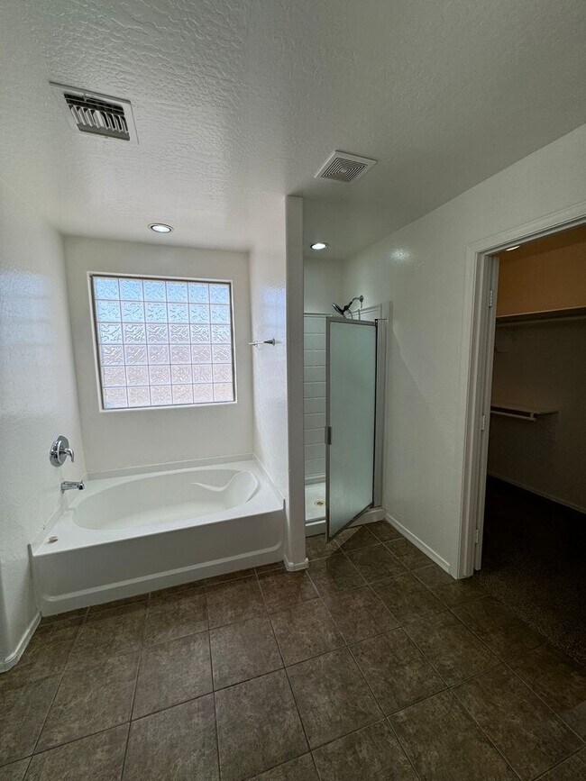 Building Photo - 6412 S 71st Dr