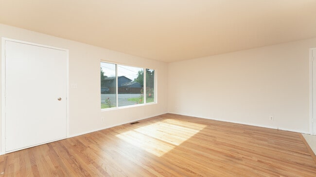 Building Photo - 16321 127th Pl SE