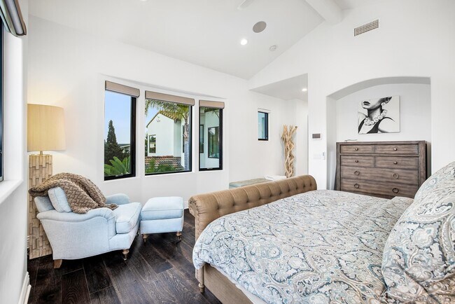 Building Photo - 1070 Coronado Ave