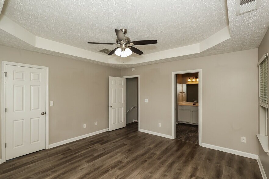 Building Photo - 5201 Summer Brooke Ct