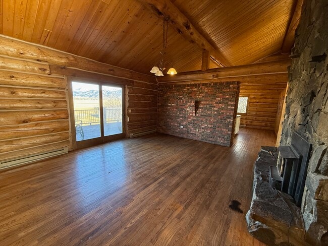 Building Photo - 545 Coulee Dr