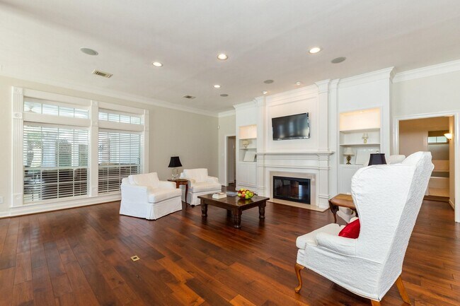 Building Photo - 4915 Keneshaw St