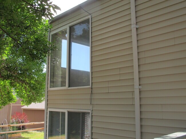 Building Photo - 2831 Somerville Dr