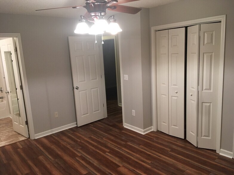 Building Photo - 3511 Drayton Dr