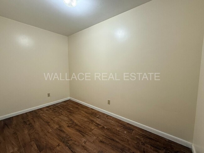 Building Photo - 4 BEDROOM, 3.5 BATHROOM HOME IN BEXHILL!