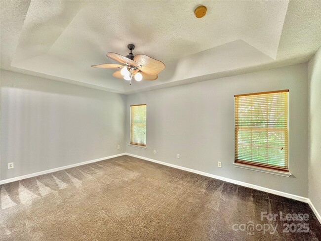 Building Photo - 6033 Briggs Dr