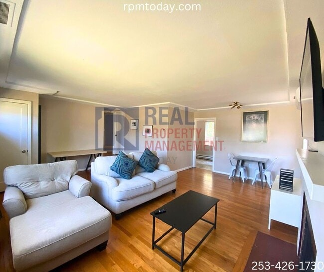 Building Photo - Stylish and Convenient 2BR/1BA Home with A...