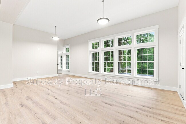 Building Photo - 5565 Pennell Rd