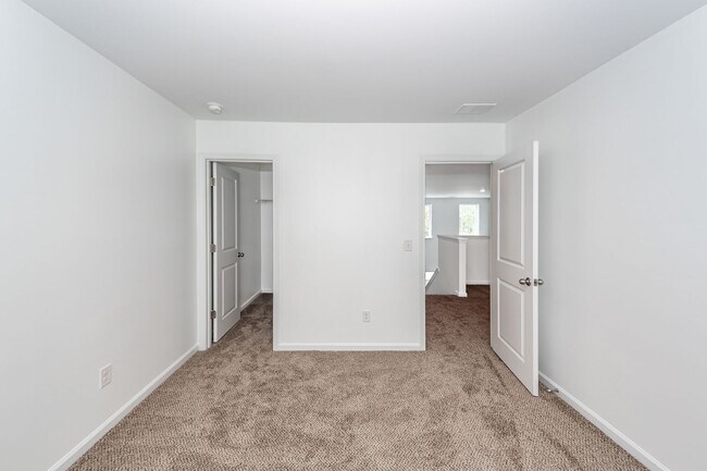 Building Photo - 3 Bedroom, 2.5 Bathroom Townhome in Cane Bay - Summerville