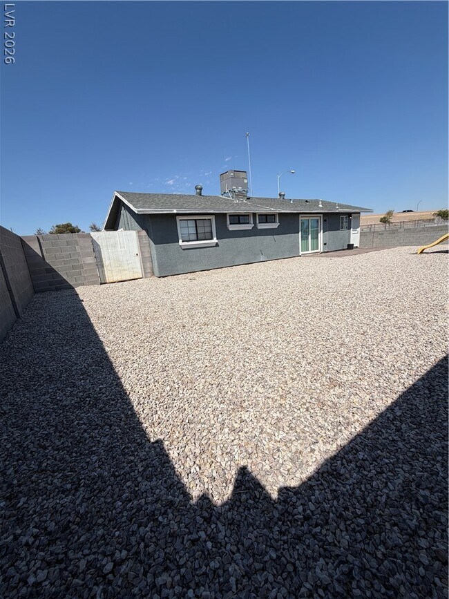 Building Photo - 2820 S Sandhill Rd