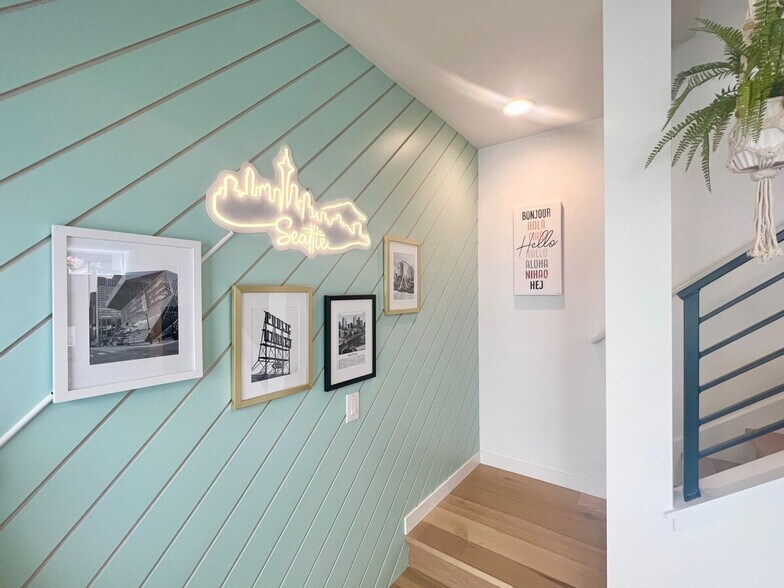 Building Photo - 700 Broadway E