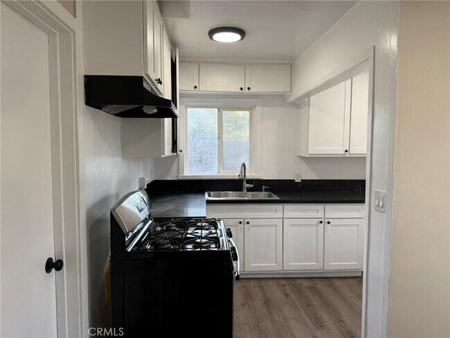 Building Photo - 1222 Hardt St