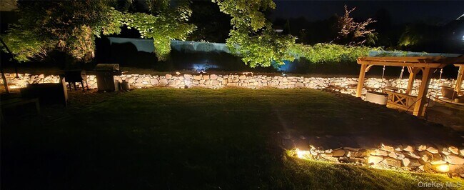 Building Photo - 338 Main St