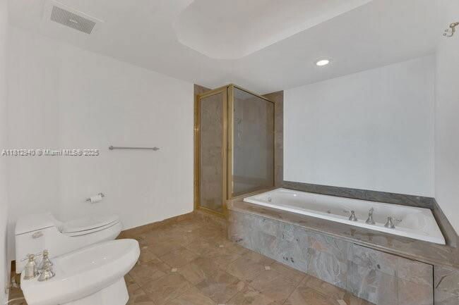 Building Photo - 9595 Collins Ave