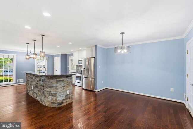 Building Photo - 12017 William and Mary Cir