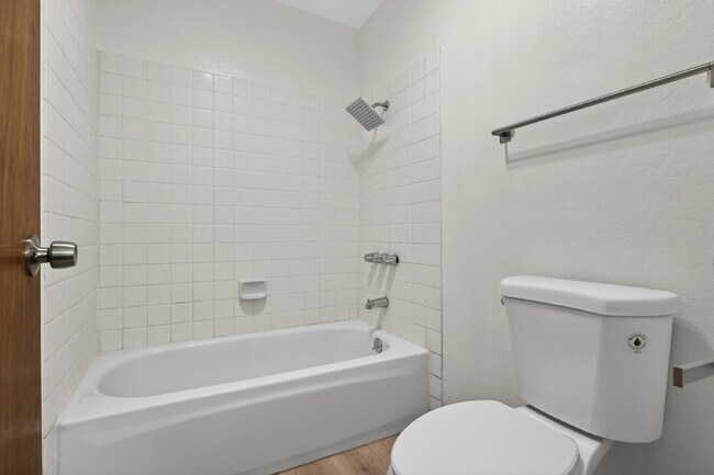 Building Photo - Spacious Condo in Santa Clara - Easy Commute!