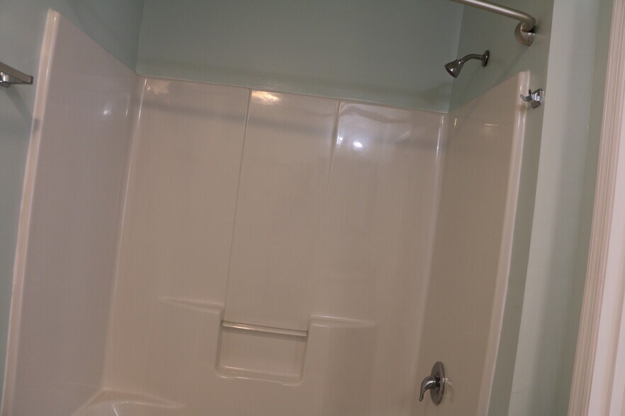 Building Photo - 14 Laurel Leaf Ln