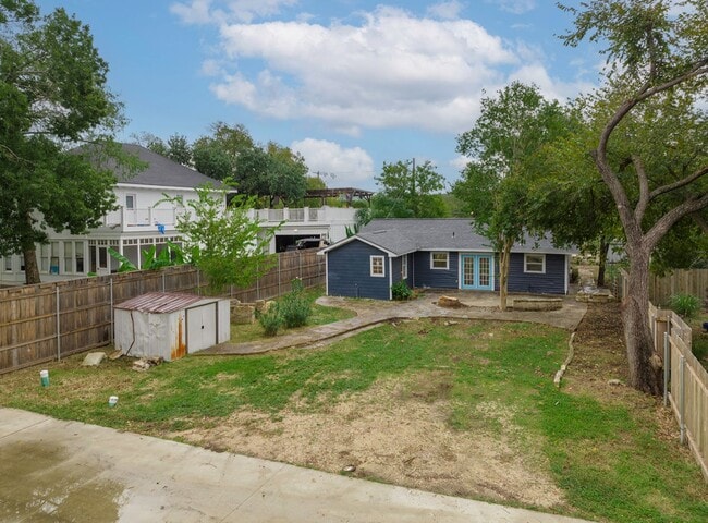 Building Photo - Beautiful 3 bedroom, 2 bathroom House
