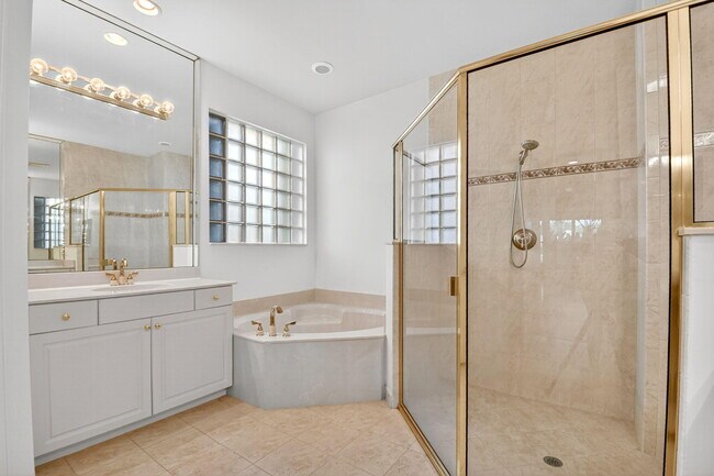 Building Photo - 7145 Veneto Dr