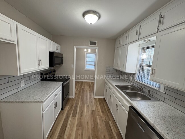 Building Photo - Coming Soon! Freshly Remodeled 3-Bedroom, 1-Bathroom with 2-Car Detached Garage!