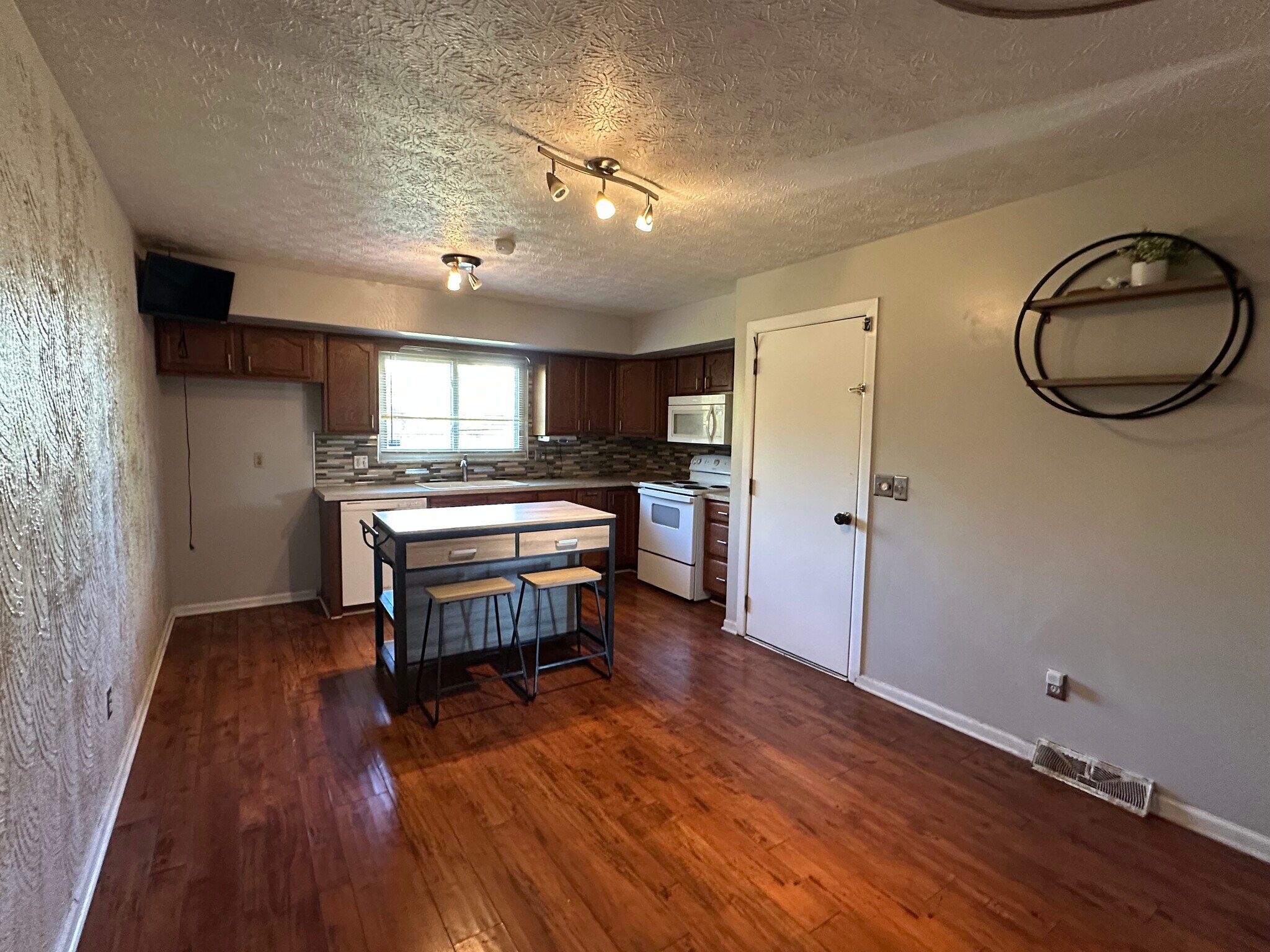 Building Photo - 5531 Karl Rd