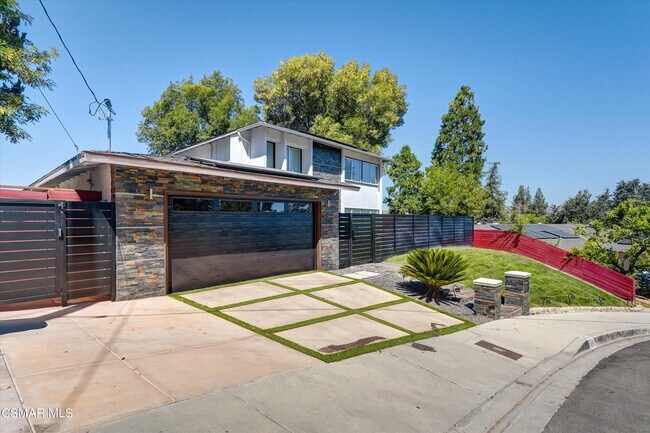 Building Photo - 4833 Dunman Ave