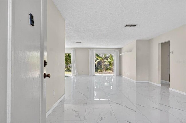 Building Photo - 10659 Windsor Ct